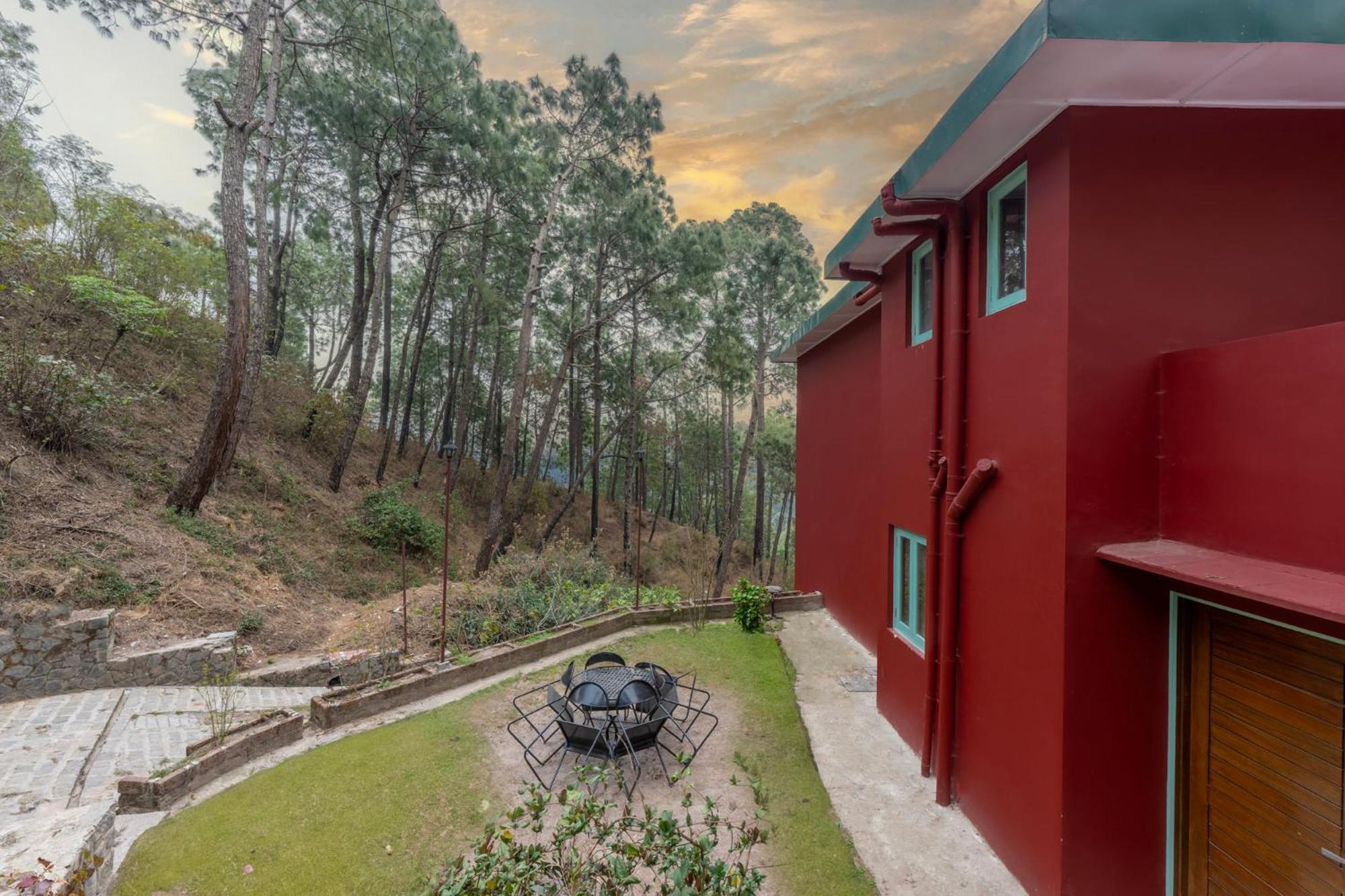 Western Edge Kasauli !Lawn! Bonfire! Peace! Pvt Villa ! Екстер'єр фото